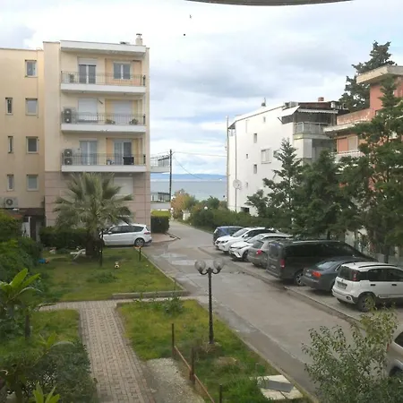 Studio On The With Private Garden Apartment *