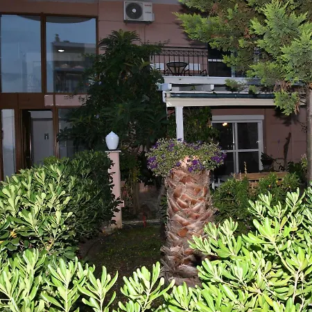Studio On The With Private Garden * Agia Triada (Thessaloniki)