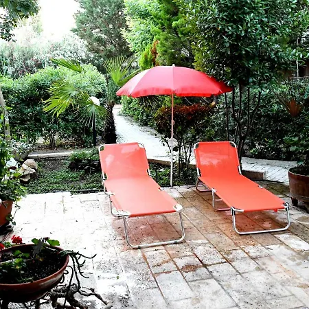 Studio On The With Private Garden Agia Triada (Thessaloniki)