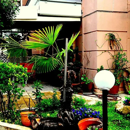 Apartment Studio On The With Private Garden