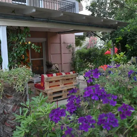Studio On The With Private Garden Apartment *