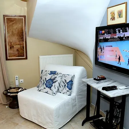 Studio On The With Private Garden Apartment *