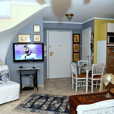 Studio On The With Private Garden Apartment