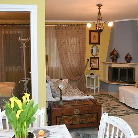 Studio On The With Private Garden Apartment *