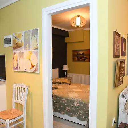 Studio On The With Private Garden Apartment